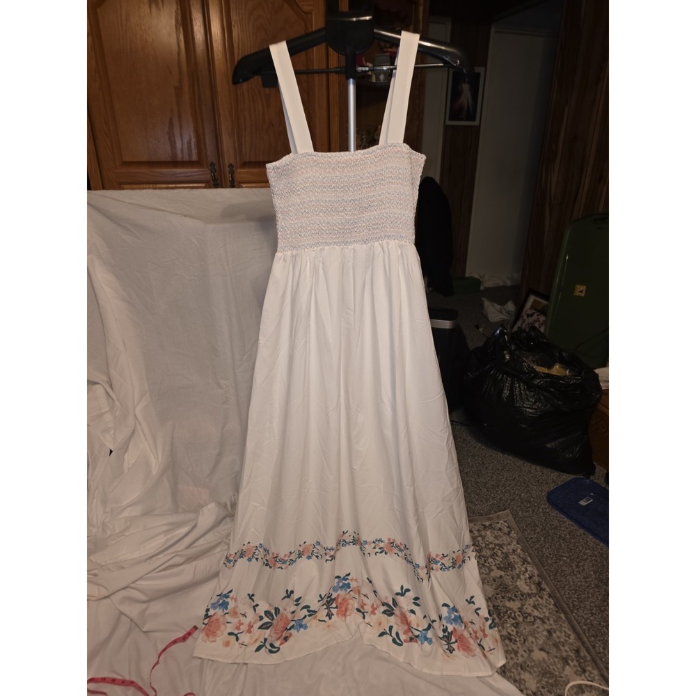 Sweet Geners Size L. White Maxi Dress Size L Roushing Bust And Full White Skirt‎